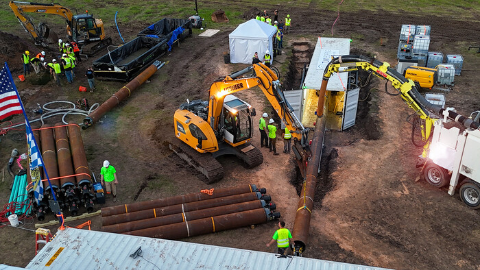 Construction site for the innovative tunnel boring machine with team and equipment in action – the portable M 65 compressor delivers dependable compressed air!