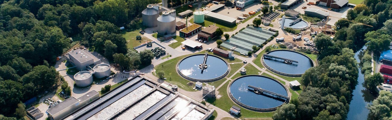 ถังตกตะกอนที่โรงบำบัดน้ำเสีย Lüneburg