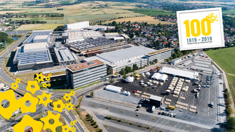 ฉลองครบรอบ 100 ปีของบริษัทด้วยวันเปิดโรงงาน พาเที่ยวโรงงาน และงานเลี้ยงพนักงานที่ KAESER KOMPRESSOREN ในเมืองโคบูร์ก