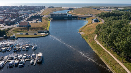 ม่านฟองอากาศจาก The Great Bubble Barrier ในกัตไวก์/ เนเธอร์แลนด์