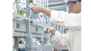 คอมเพรสเซอร์ชนิดลูกสูบสำหรับอุตสาหกรรม จาก KAESER ในงานวิจัยและพัฒนา